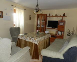 Sala d'estar de Casa adosada en venda en Casabermeja