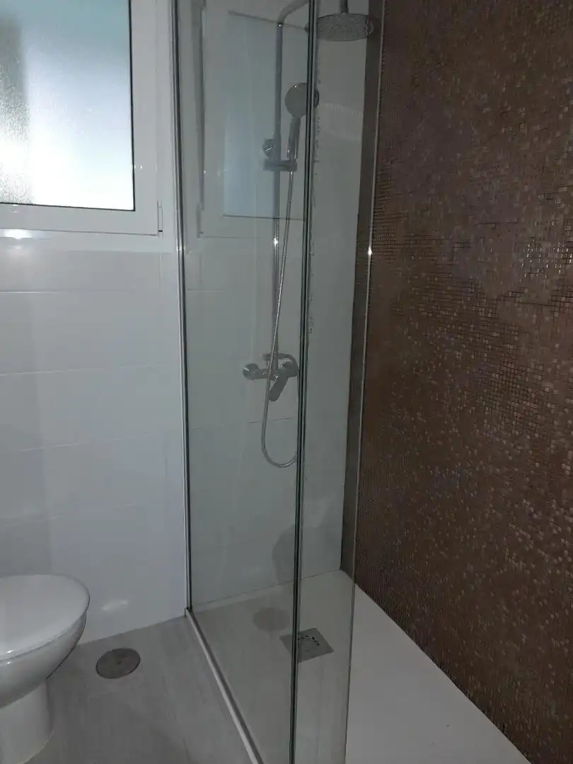 Piso en venta en Calle Callejón, 25, Setenil de las Bodegas Baño de Piso en venta en Setenil de las Bodegas con Aire acondicionado, Calefacción y Amueblado