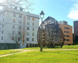 Vista exterior de Pis en venda en Avilés amb Terrassa i Balcó