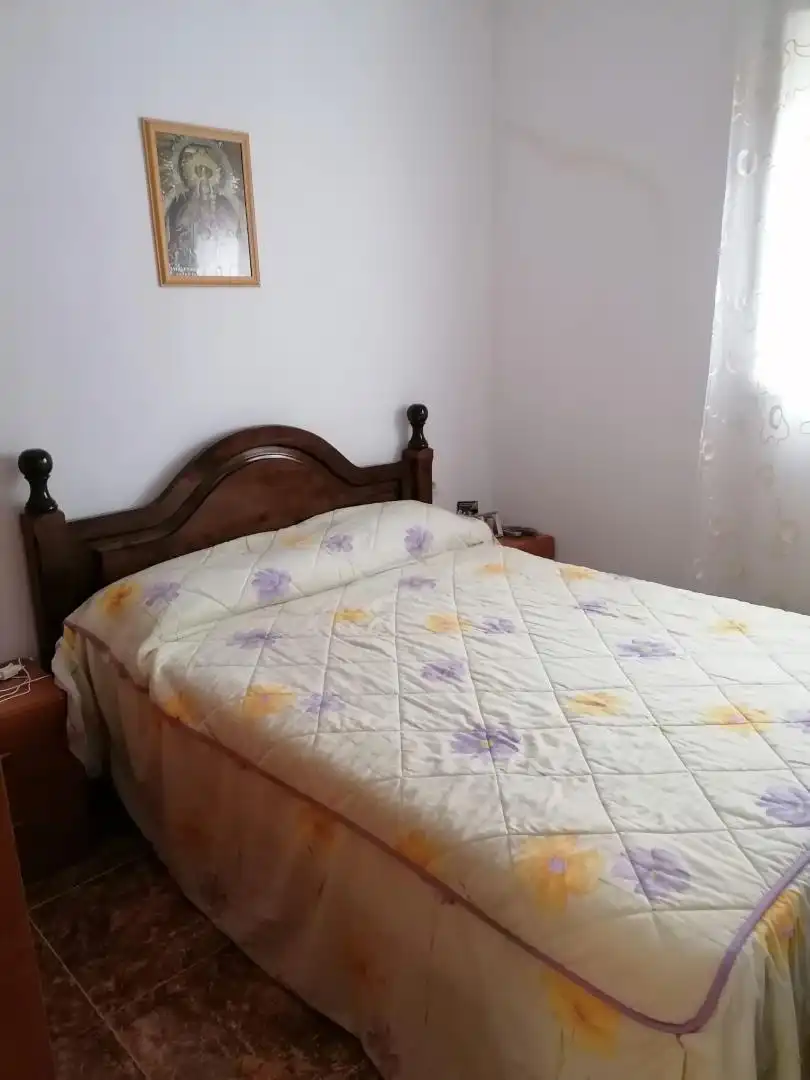 Einfamilien-Reihenhaus zum Verkauf in Barrio Verde, Villahermosa del Campo Schlafzimmer von Einfamilien-Reihenhaus zum Verkauf in Villahermosa del Campo mit Klimaanlage, Heizung und Terrasse