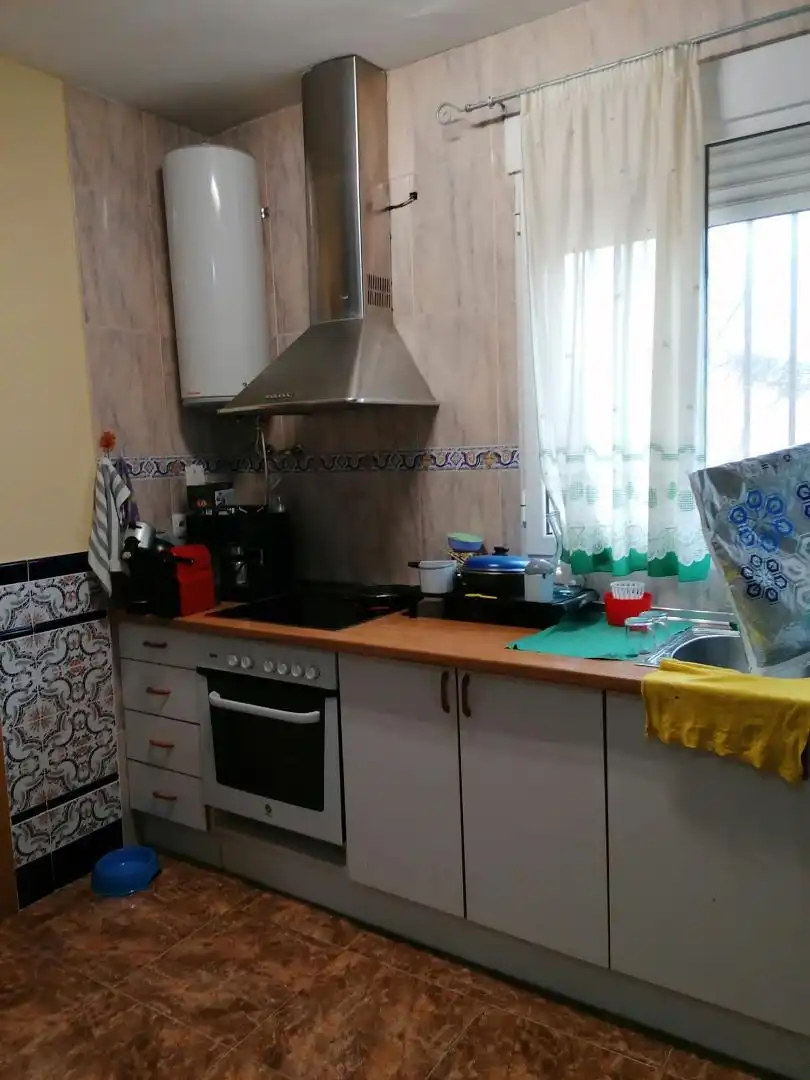 Einfamilien-Reihenhaus zum Verkauf in Barrio Verde, Villahermosa del Campo Küche von Einfamilien-Reihenhaus zum Verkauf in Villahermosa del Campo mit Klimaanlage, Heizung und Terrasse