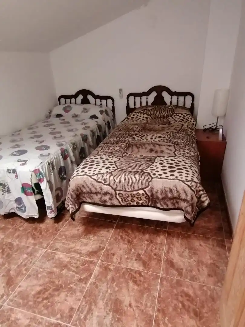 Einfamilien-Reihenhaus zum Verkauf in Barrio Verde, Villahermosa del Campo Schlafzimmer von Einfamilien-Reihenhaus zum Verkauf in Villahermosa del Campo mit Klimaanlage, Heizung und Terrasse