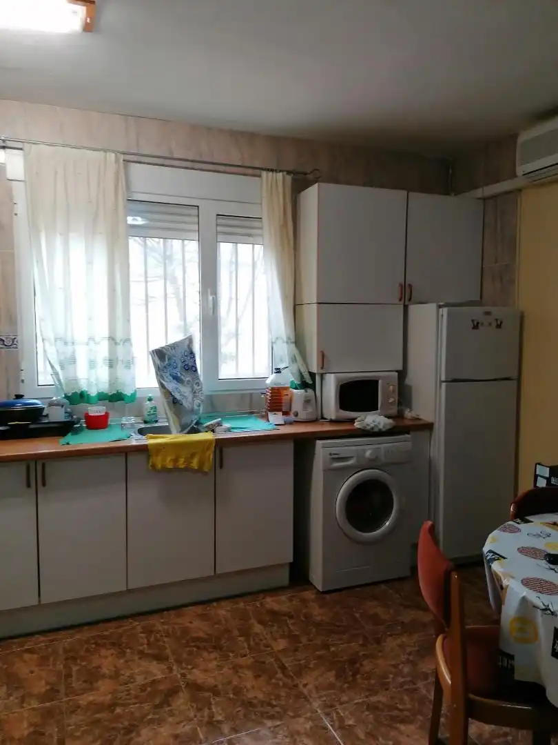 Einfamilien-Reihenhaus zum Verkauf in Barrio Verde, Villahermosa del Campo Küche von Einfamilien-Reihenhaus zum Verkauf in Villahermosa del Campo mit Klimaanlage, Heizung und Terrasse