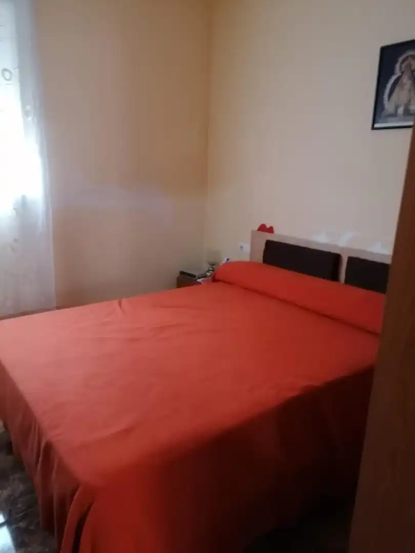 Einfamilien-Reihenhaus zum Verkauf in Barrio Verde, Villahermosa del Campo Schlafzimmer von Einfamilien-Reihenhaus zum Verkauf in Villahermosa del Campo mit Klimaanlage, Heizung und Terrasse