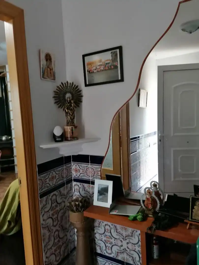 Einfamilien-Reihenhaus zum Verkauf in Barrio Verde, Villahermosa del Campo Einfamilien-Reihenhaus zum Verkauf in Villahermosa del Campo mit Klimaanlage, Heizung und Terrasse