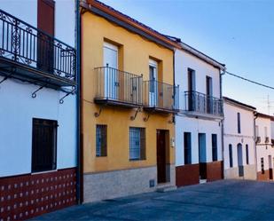 Vista exterior de Casa adosada en venda en Las Navas de la Concepción amb Aire condicionat, Terrassa i Balcó