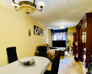 Living room of Flat for sale in  Madrid Capital