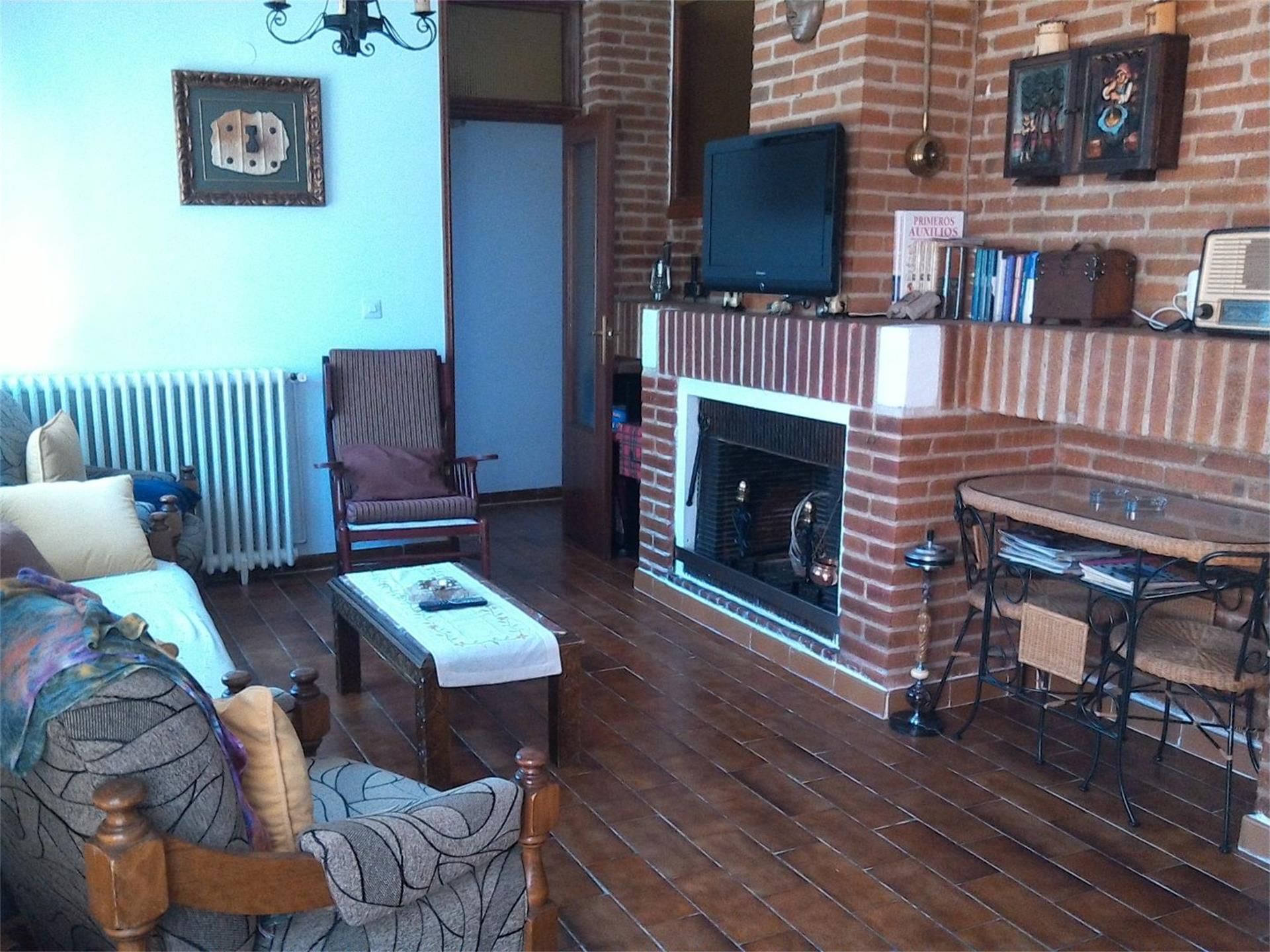Sala d'estar de Casa adosada en venda en Sardón de Duero