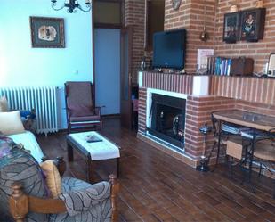 Sala d'estar de Casa adosada en venda en Sardón de Duero