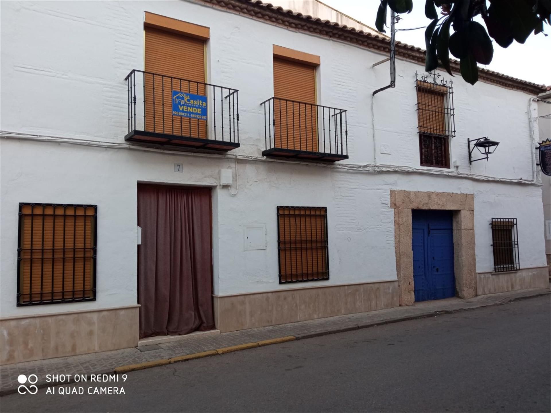 Vista exterior de Casa adosada en venda en Almagro amb Terrassa i Balcó