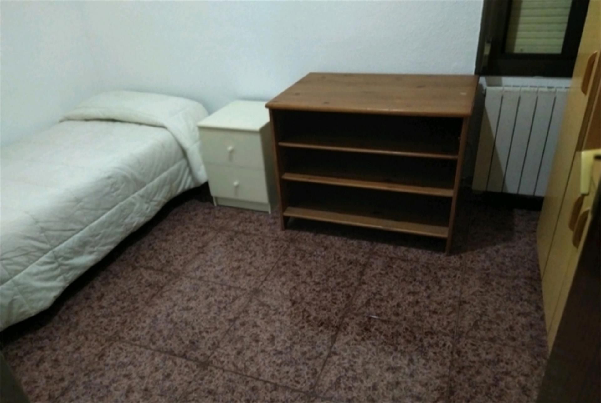 Bedroom of Flat to share in L'Hospitalet de Llobregat  with Heating, Terrace and Furnished