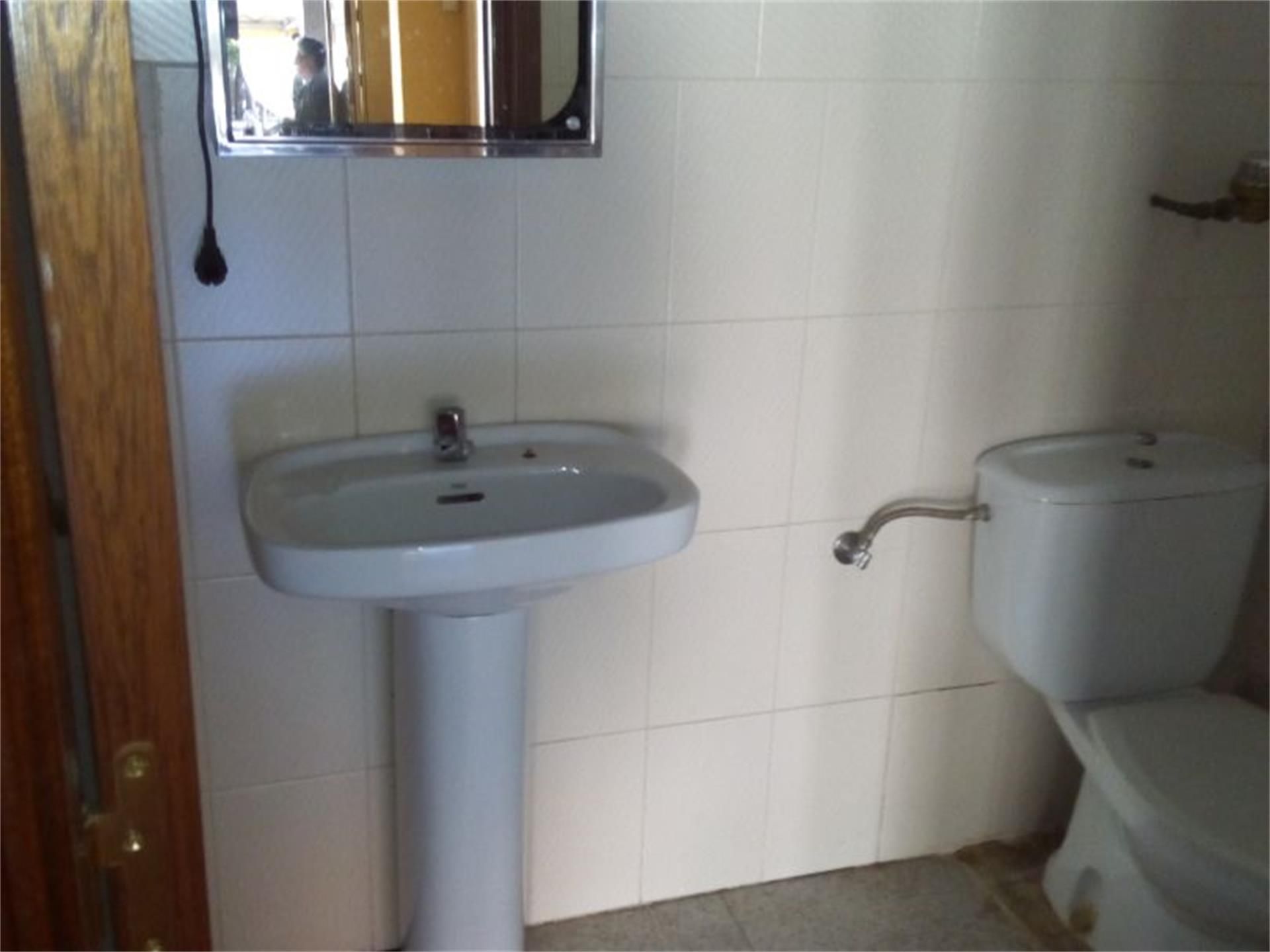 Baño de Local de alquiler en Palencia Capital con Calefacción