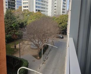 Exterior view of Flat for sale in  Barcelona Capital  with Air Conditioner and Balcony