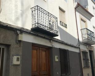 Vista exterior de Casa adosada en venda en Valdepeñas de Jaén amb Terrassa i Balcó