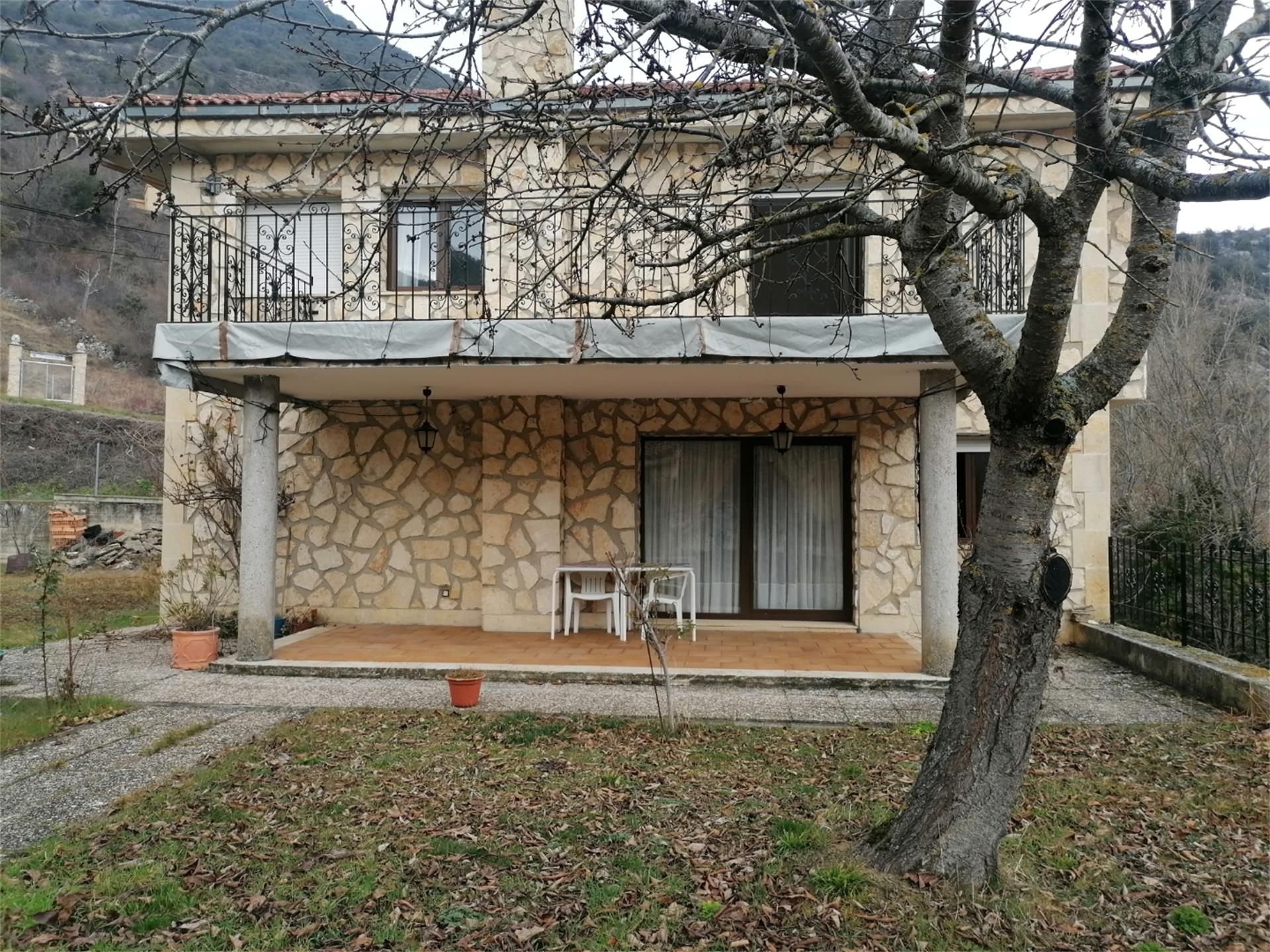 Vista exterior de Casa o xalet en venda en Tubilla del Agua amb Terrassa i Balcó