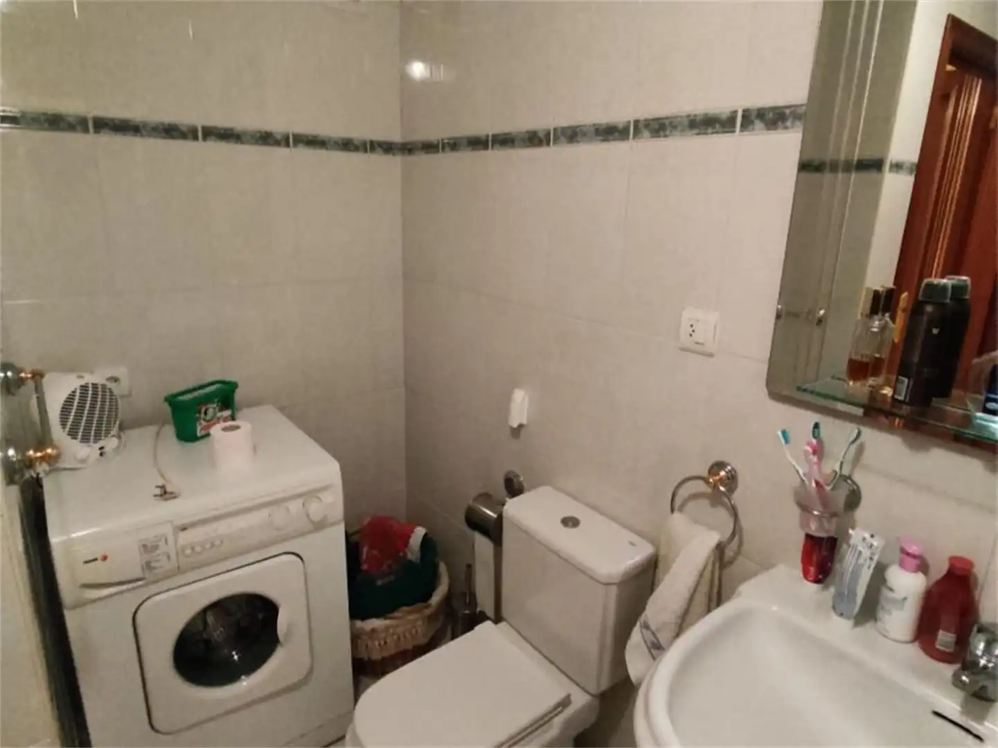 Piso en venta en Avenida Demetrio Velasco, Carrizo Baño de Piso en venta en Carrizo