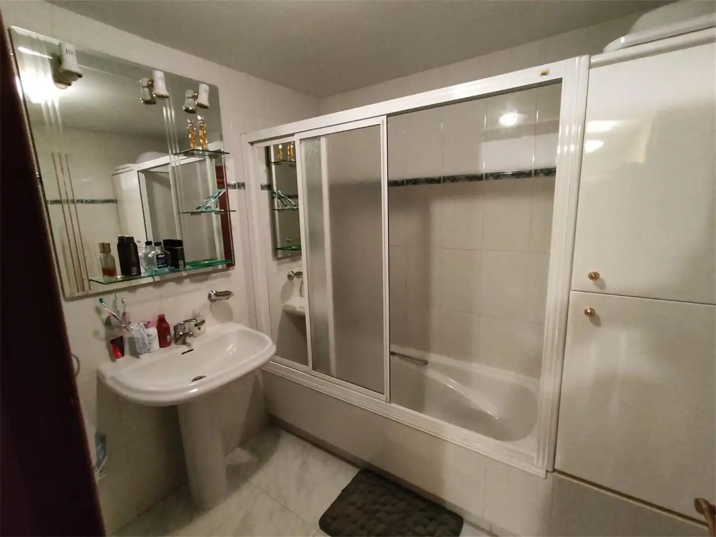 Piso en venta en Avenida Demetrio Velasco, Carrizo Baño de Piso en venta en Carrizo