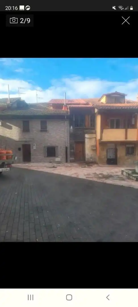 Außenansicht von Einfamilien-Reihenhaus zum Verkauf in Mieres (Asturias)