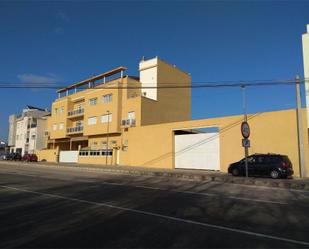 Vista exterior de Àtic en venda en Guardamar de la Safor amb Aire condicionat, Terrassa i Balcó