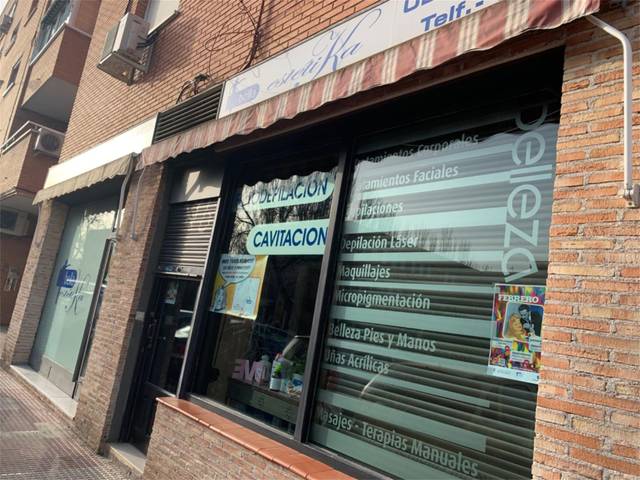 Local comercial en Alquiler en Calle Gardenia en Reyes Católicos