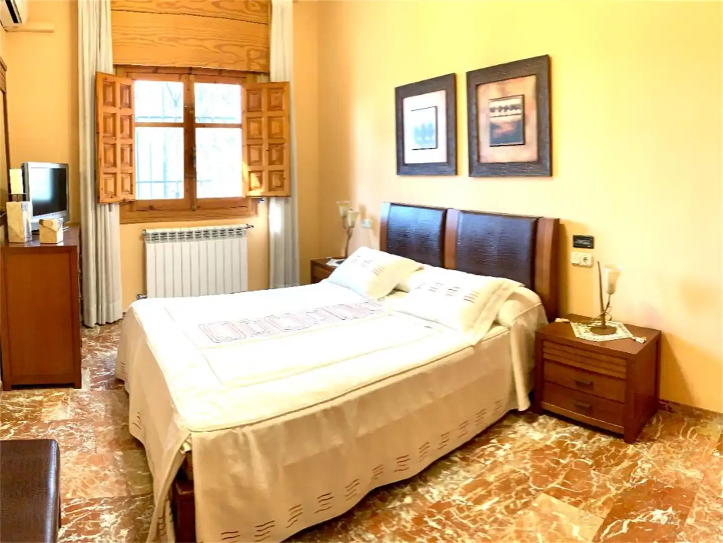 Casa o chalet en venta en Calle Calvario, Purchil Habitación de Casa o chalet en venta en Vegas del Genil con Aire acondicionado, Calefacción y Jardín privado