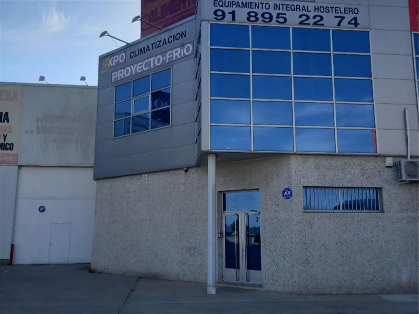 Exterior view of Industrial buildings for rent in Valdemoro  with Air Conditioner and Heating
