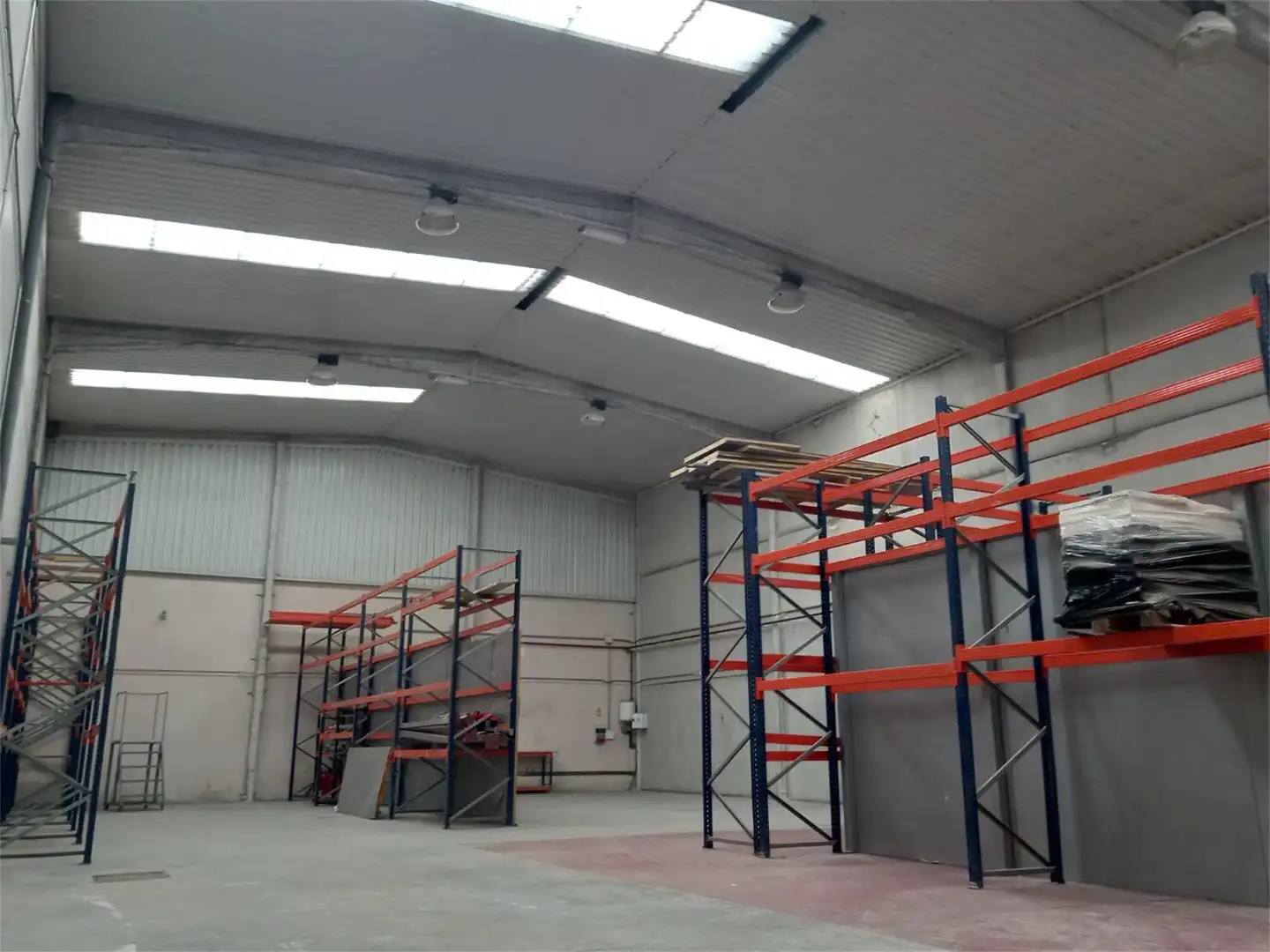 Industrial buildings for rent in Valdemoro  with Air Conditioner and Heating