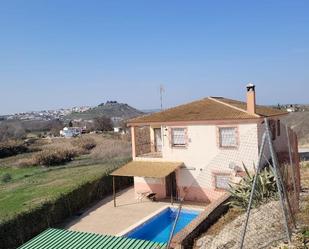 Vista exterior de Casa o xalet en venda en Cabra amb Aire condicionat, Jardí privat i Terrassa