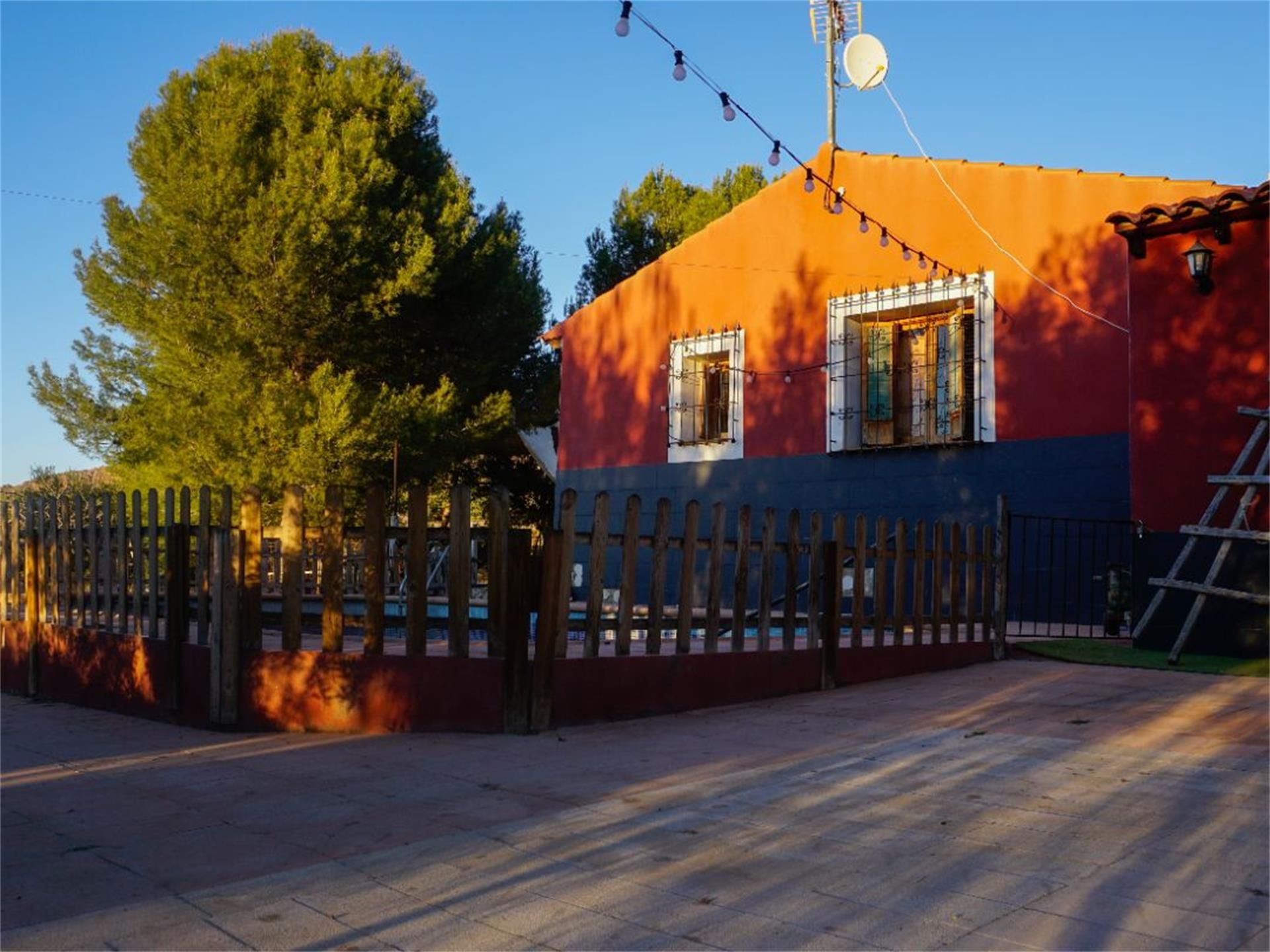 Vista exterior de Casa o xalet en venda en Jumilla amb Aire condicionat, Terrassa i Piscina