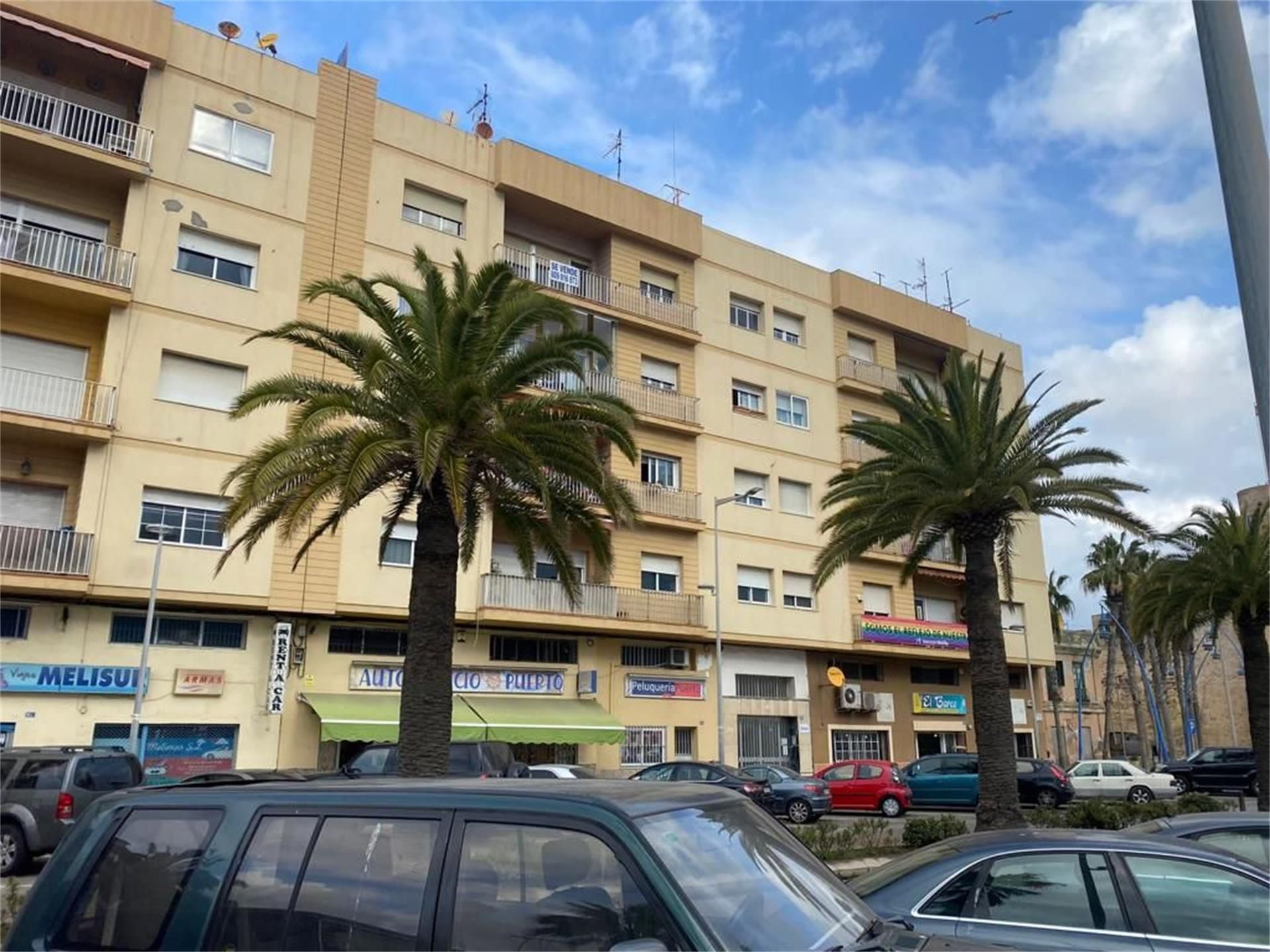 Vista exterior de Piso en venta en  Melilla Capital con Balcón