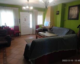Sala d'estar de Casa o xalet en venda en El Viso de San Juan amb Aire condicionat, Terrassa i Piscina