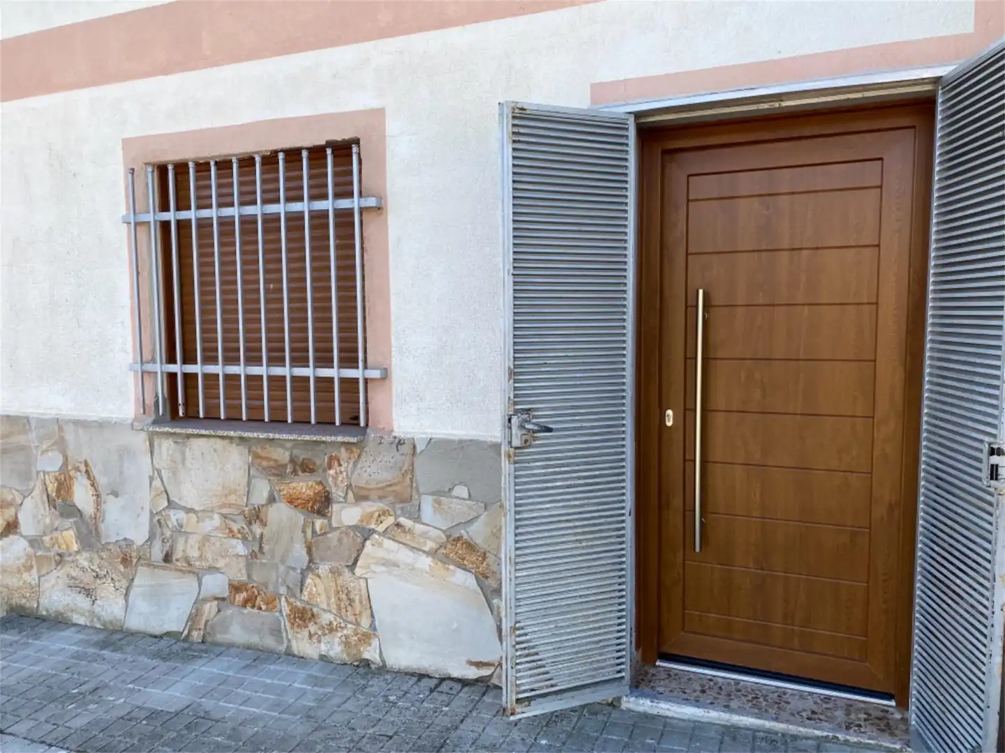 Piso en venta en Camino de Asturianos, Asturianos Vista exterior de Piso en venta en Asturianos con Calefacción, Jardín privado y Trastero