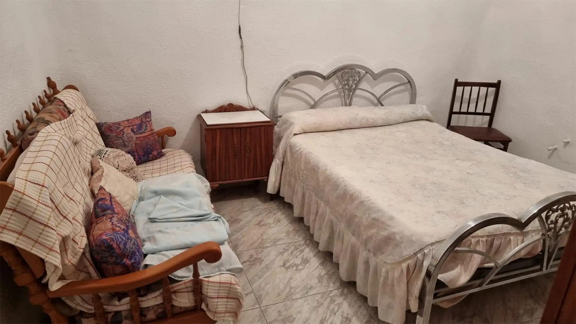 Erdgeschoss zum Verkauf in Calle Quevedo, 30, Villarta de San Juan Schlafzimmer von Erdgeschoss zum Verkauf in Villarta de San Juan mit Heizung, Möbliert und Ofen