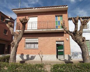 Vista exterior de Casa adosada en venda en Novés amb Terrassa i Balcó