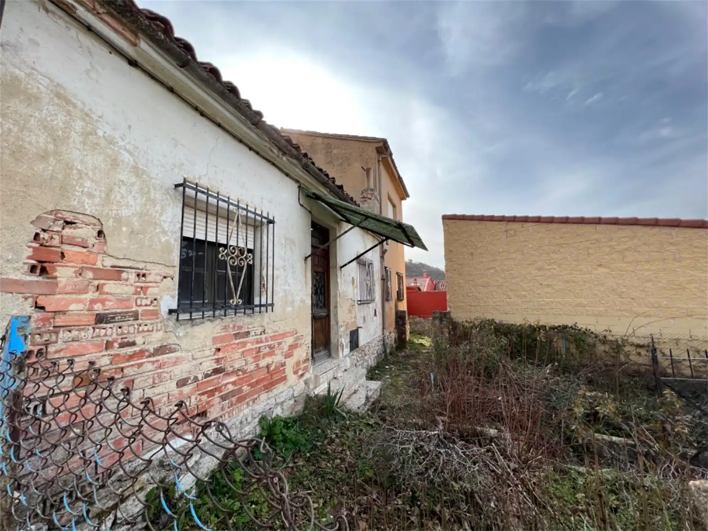 Casa o xalet en venda a Calle la Fuente, La Robla Vista exterior de Casa o xalet en venda en La Robla