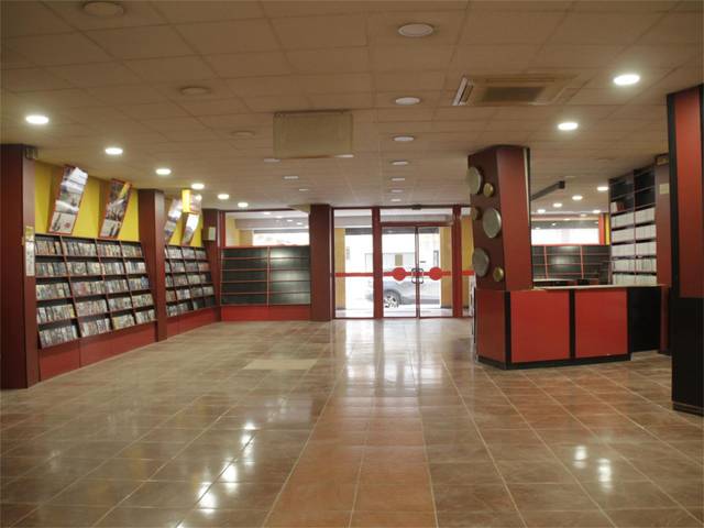 Local comercial en Alquiler en Calle Lauri Volpi, 26 en L'Eixereta