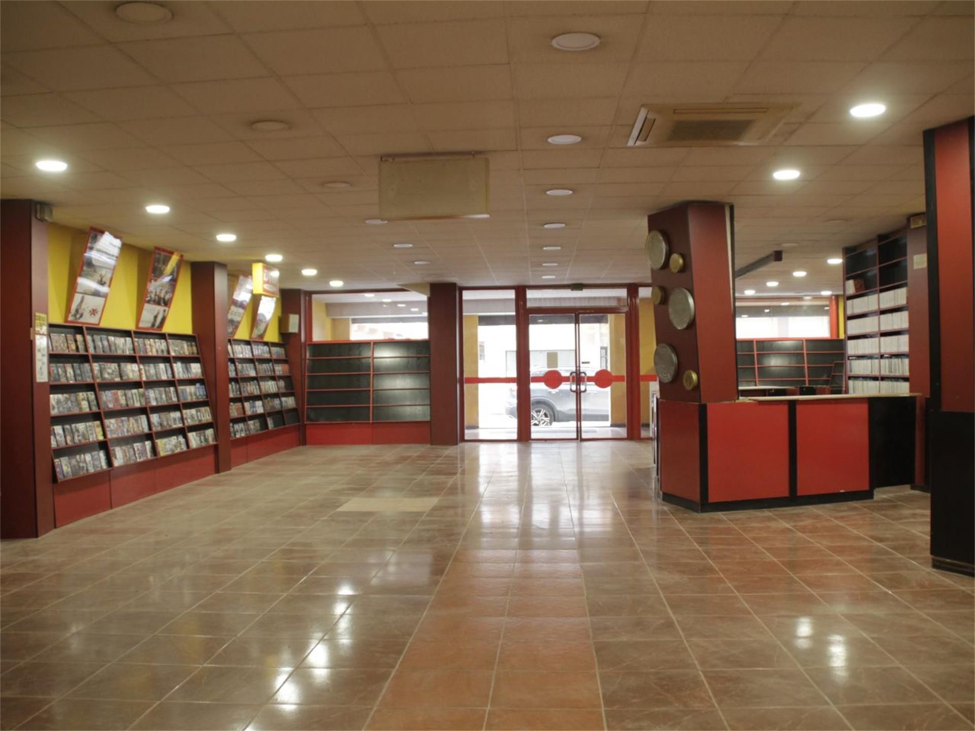 Local de lloguer a Calle Lauri Volpi, 26, L'Eixereta