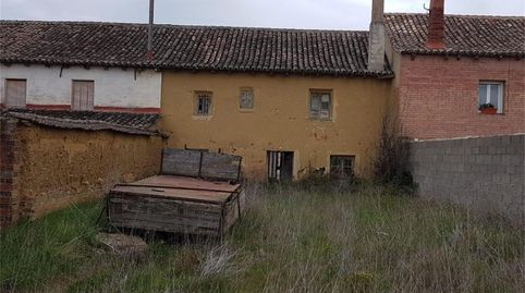 Casa adosada en venta en Plaza del Arco, 4, Piña de Campos, Palencia - imagen 2 Foto 2 de Casa adosada en venta en Plaza del Arco, 4, Piña de Campos, Palencia