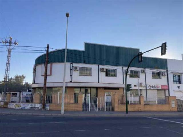 Local comercial en Alquiler en Avd. Profesor Arnold Joseph Toynbee, 44A en Santa Rosa - Valdeolleros