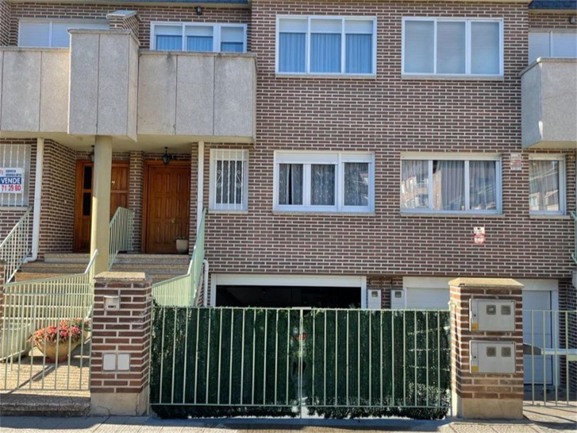 Exterior view of House or chalet for sale in Palencia Capital  with Heating, Private garden and Parquet flooring