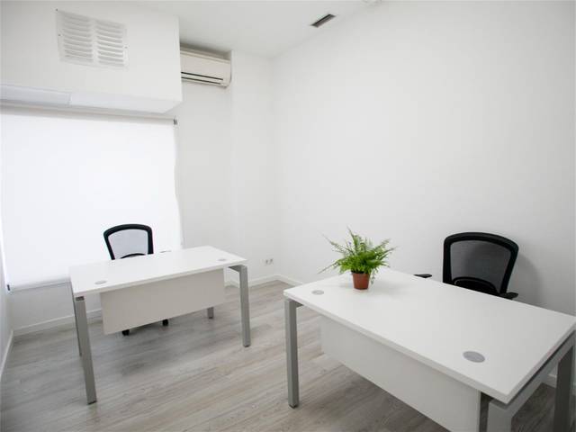 Oficina en Alquiler en Calle Reina Mercedes en Estación