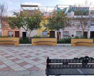 Vista exterior de Casa adosada en venda en Morón de la Frontera amb Aire condicionat