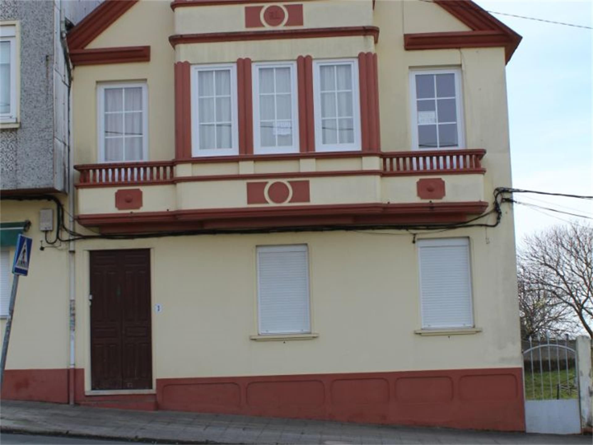 Vista exterior de Casa adosada en venda en Valdoviño amb Balcó