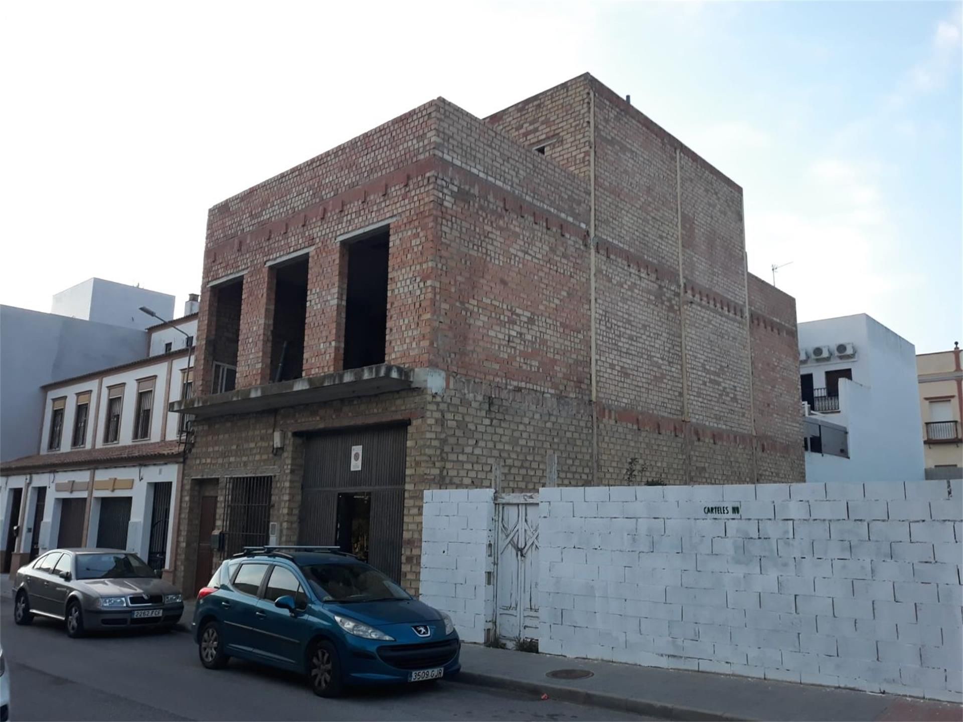Vista exterior de Casa adosada en venda en Mairena del Alcor amb Terrassa i Balcó