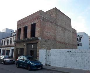 Vista exterior de Casa adosada en venda en Mairena del Alcor amb Terrassa i Balcó