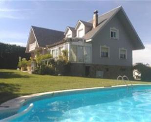 Piscina de Casa o xalet en venda en Santovenia de la Valdoncina amb Terrassa, Piscina i Balcó