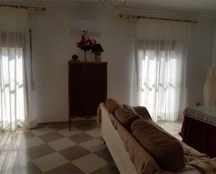 Sala d'estar de Pis en venda en Fernán-Núñez amb Aire condicionat, Terrassa i Balcó
