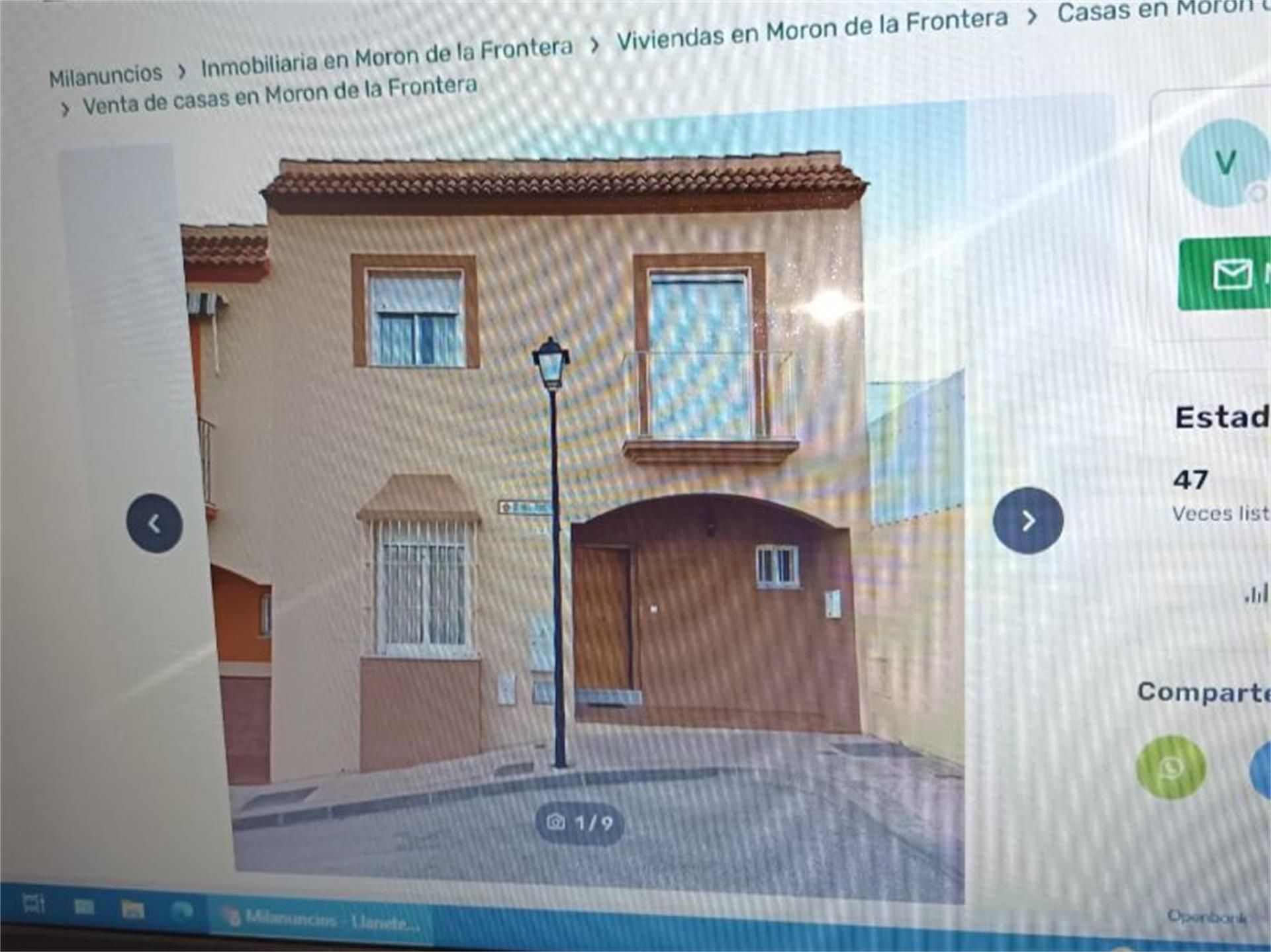 Vista exterior de Casa adosada en venda en Morón de la Frontera amb Aire condicionat, Traster i Piscina