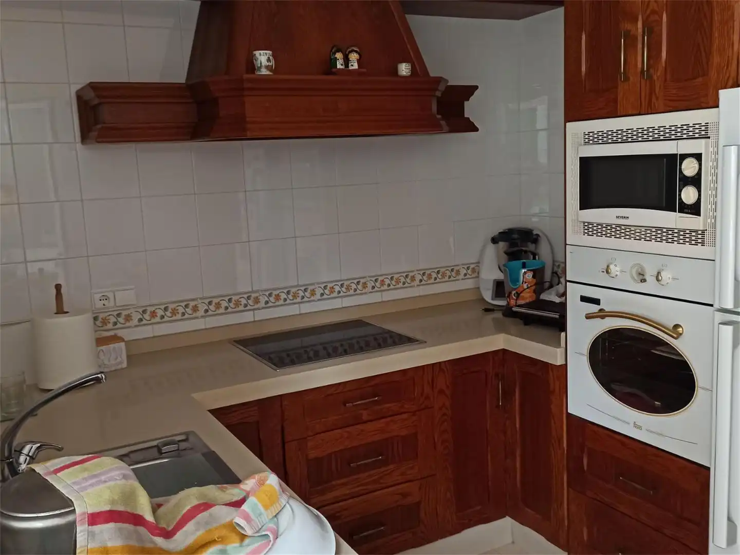 Casa adosada en venta en Calle Flora Tristán, 13, Morón de la Frontera Cocina de Casa adosada en venta en Morón de la Frontera con Aire acondicionado, Piscina y Balcón