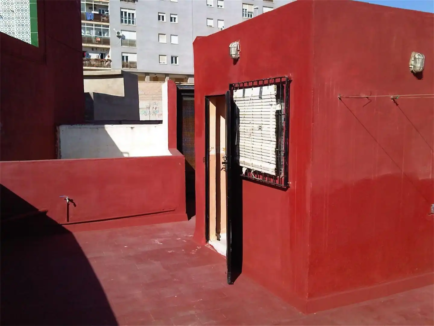 Casa adosada en venta en Calle Luis Cernuda, Centro Vista exterior de Casa adosada en venta en Melilla con Trastero, Amueblado y Horno